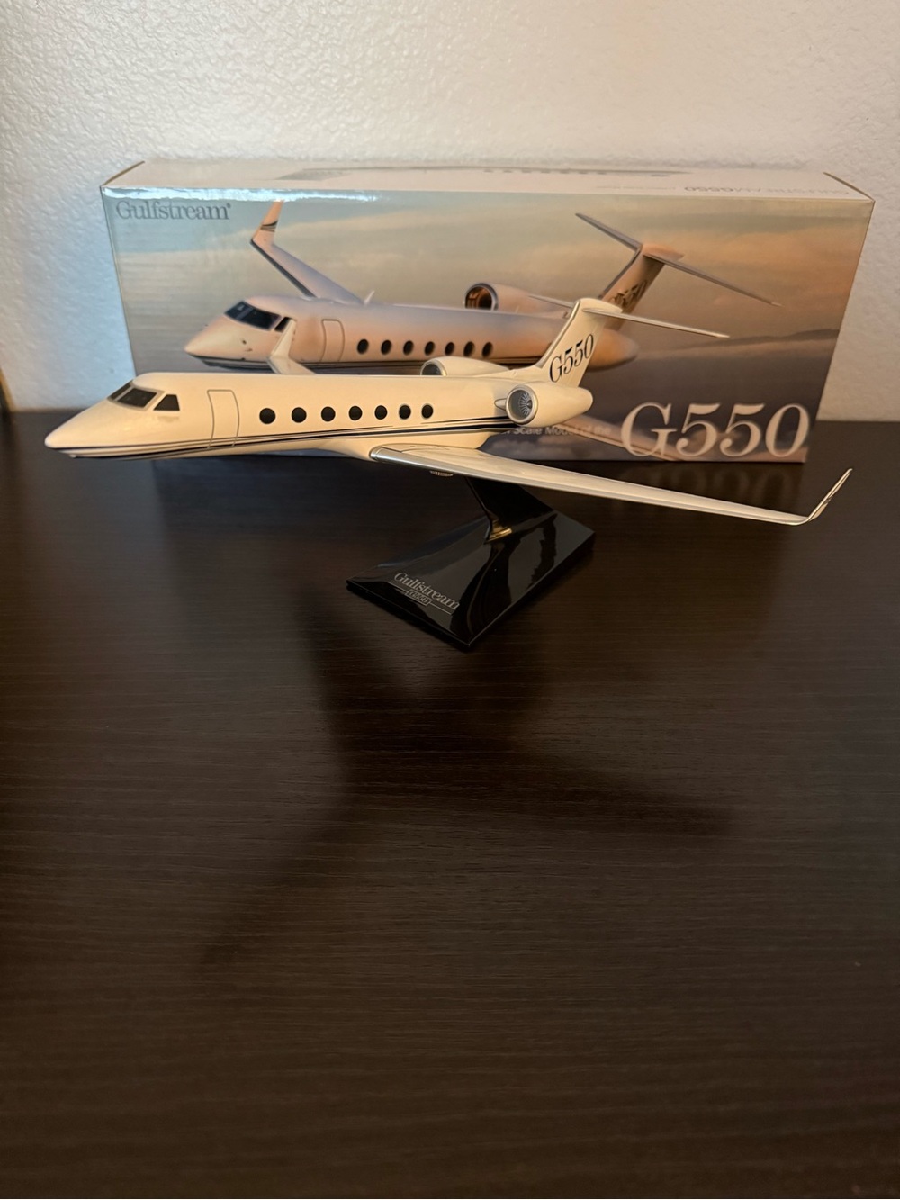 GULFSTREAM G550 MODEL JET 1/100 OEM FACTORY PAINT MADE BY PACMINI FOR GULFSTREAM